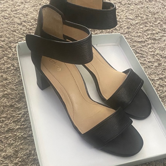 Nurture by Lamaze Black Heeled Sandals - Picture 2 of 7